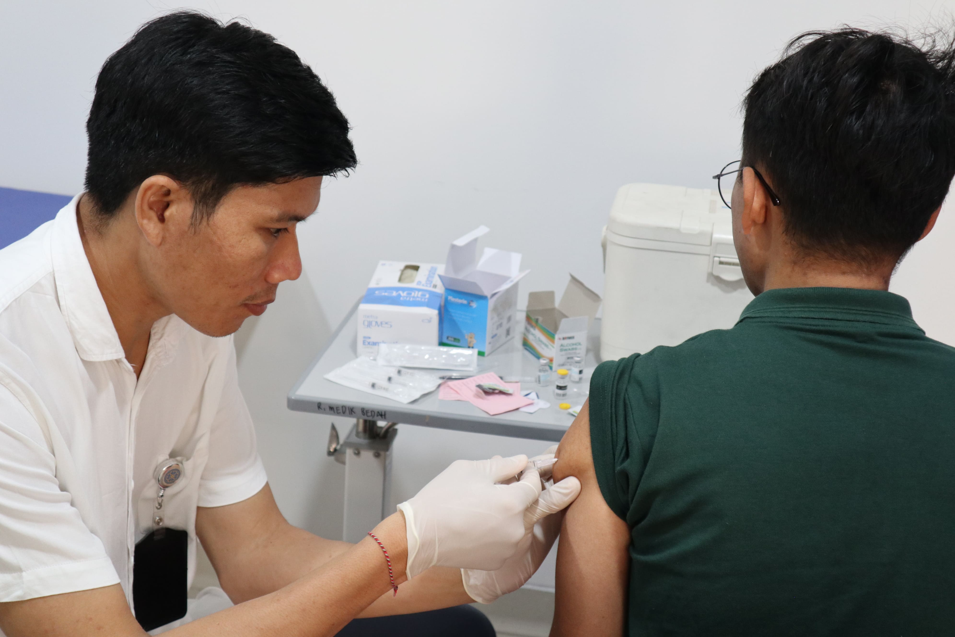 Cegah Penularan MPox, Petugas Kesehatan IAF 2024 Terima Vaksinasi Di RS UNUD